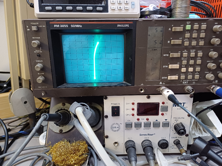 Diodenkennlinie bei defekter Diode, diese sperrt zwar noch, aber in Durchgangsrichtung hoher Innenwinderstand.